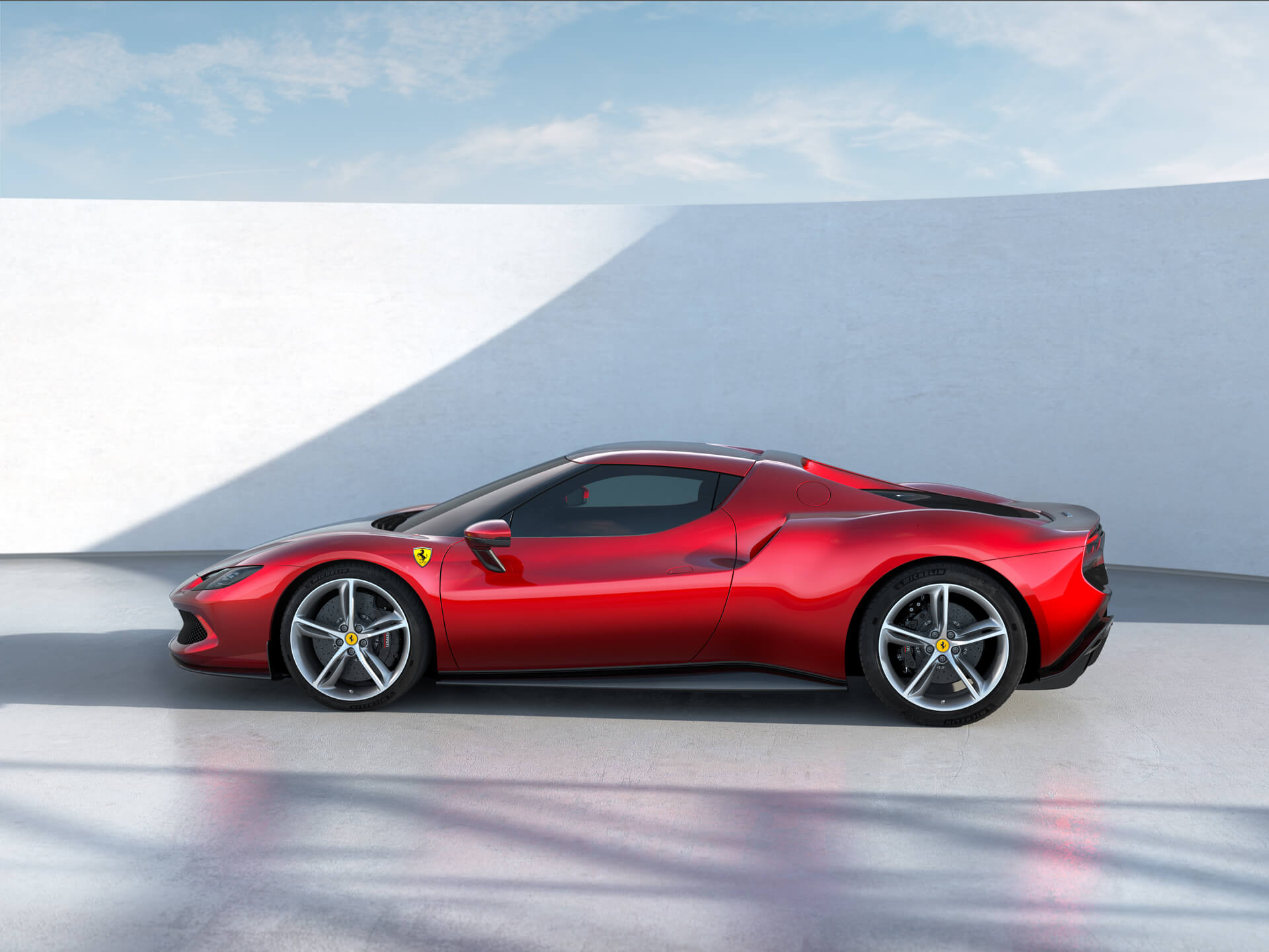 Узнайте о самой «младшей» современной модели от Ferrari
