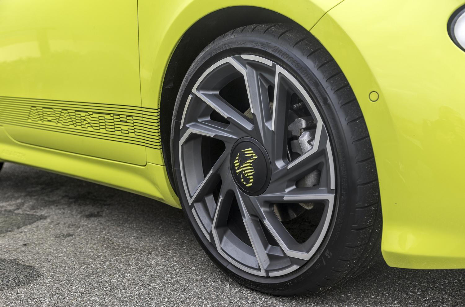 Электрокар Abarth 500e: особенности и характеристики