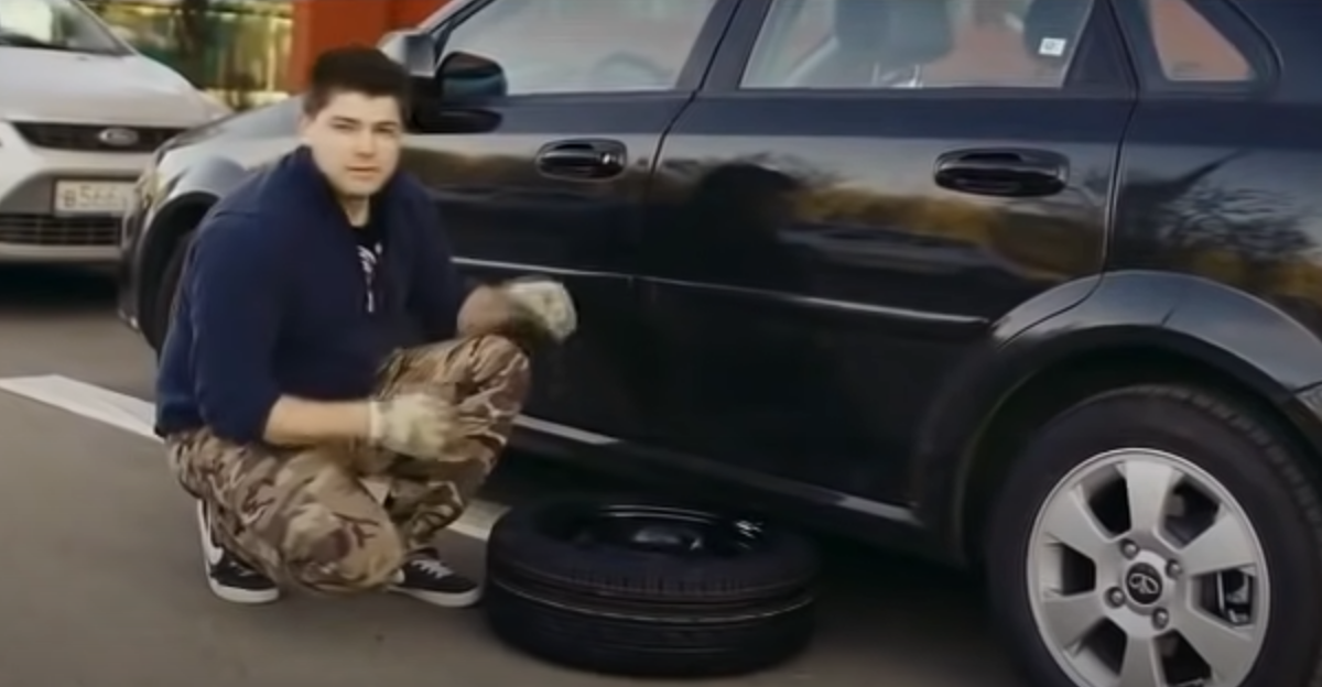 Выбор безопасного места для замены колеса