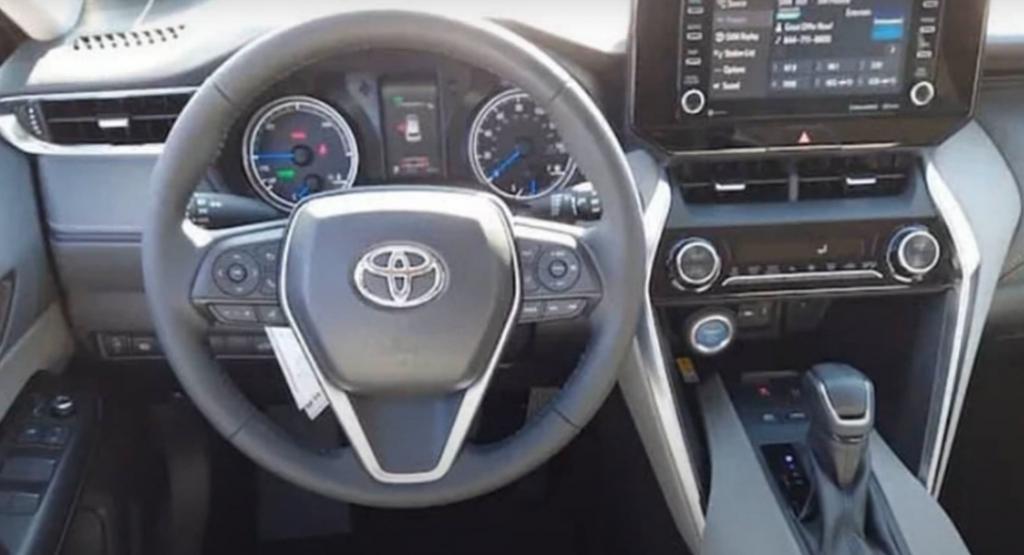 Китай принимает заказы на новую модель Toyota