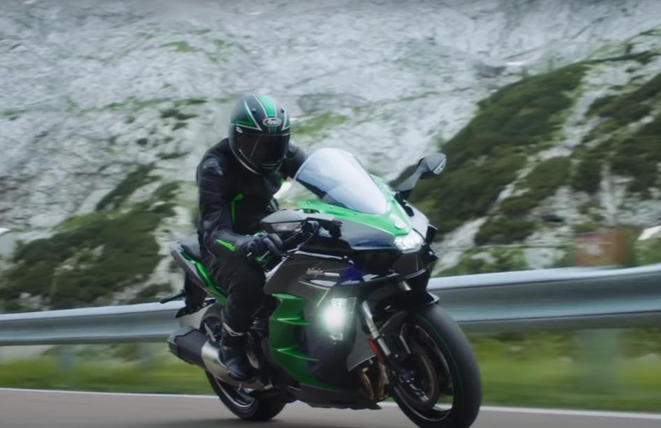 Мощность и безопасность: новые возможности Ninja H2 SX