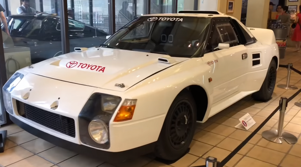 Исполнение мечты: инновационный дизайн Toyota 222D