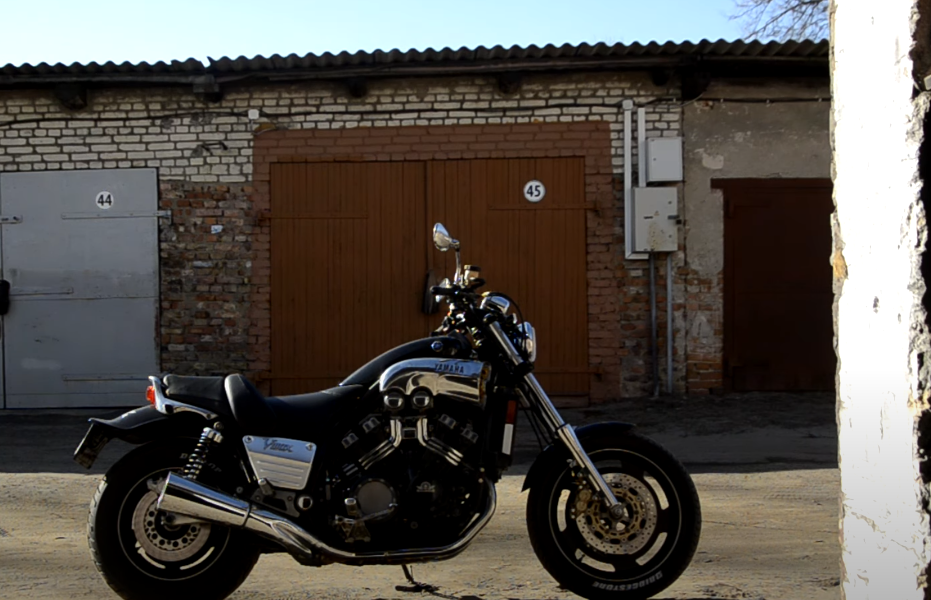 Мотоцикл Yamaha V-Max 1 200