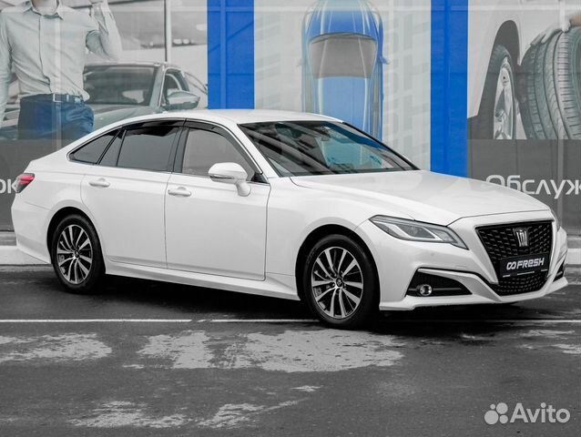 Toyota Crown 220 – японская седан-премиум с правым рулем