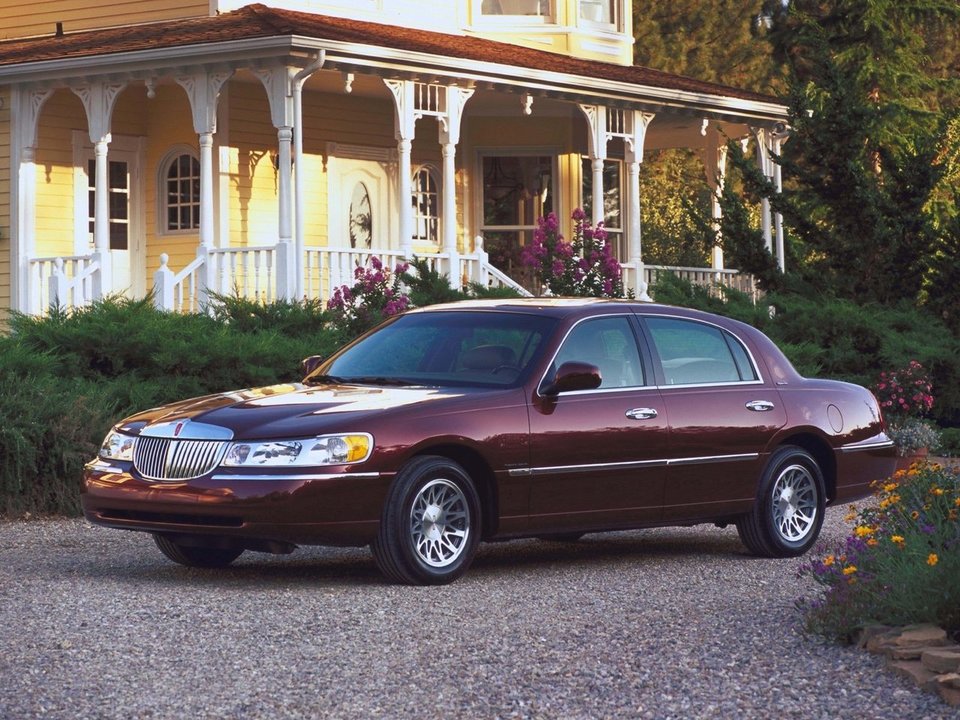 Lincoln Town Car III – надежный рамный седан