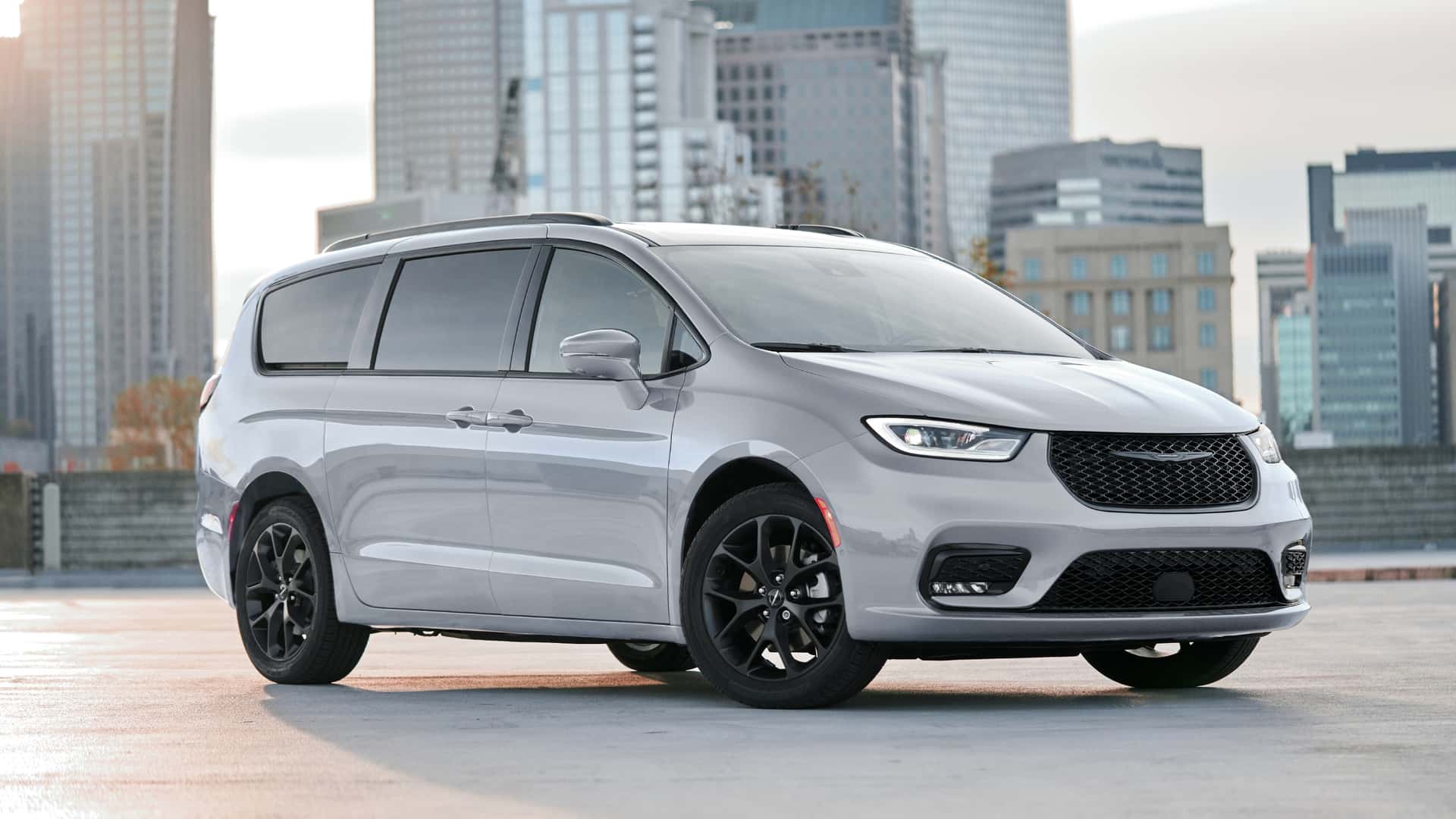 Chrysler представил новую версию Pacifica с обновленным дизайном