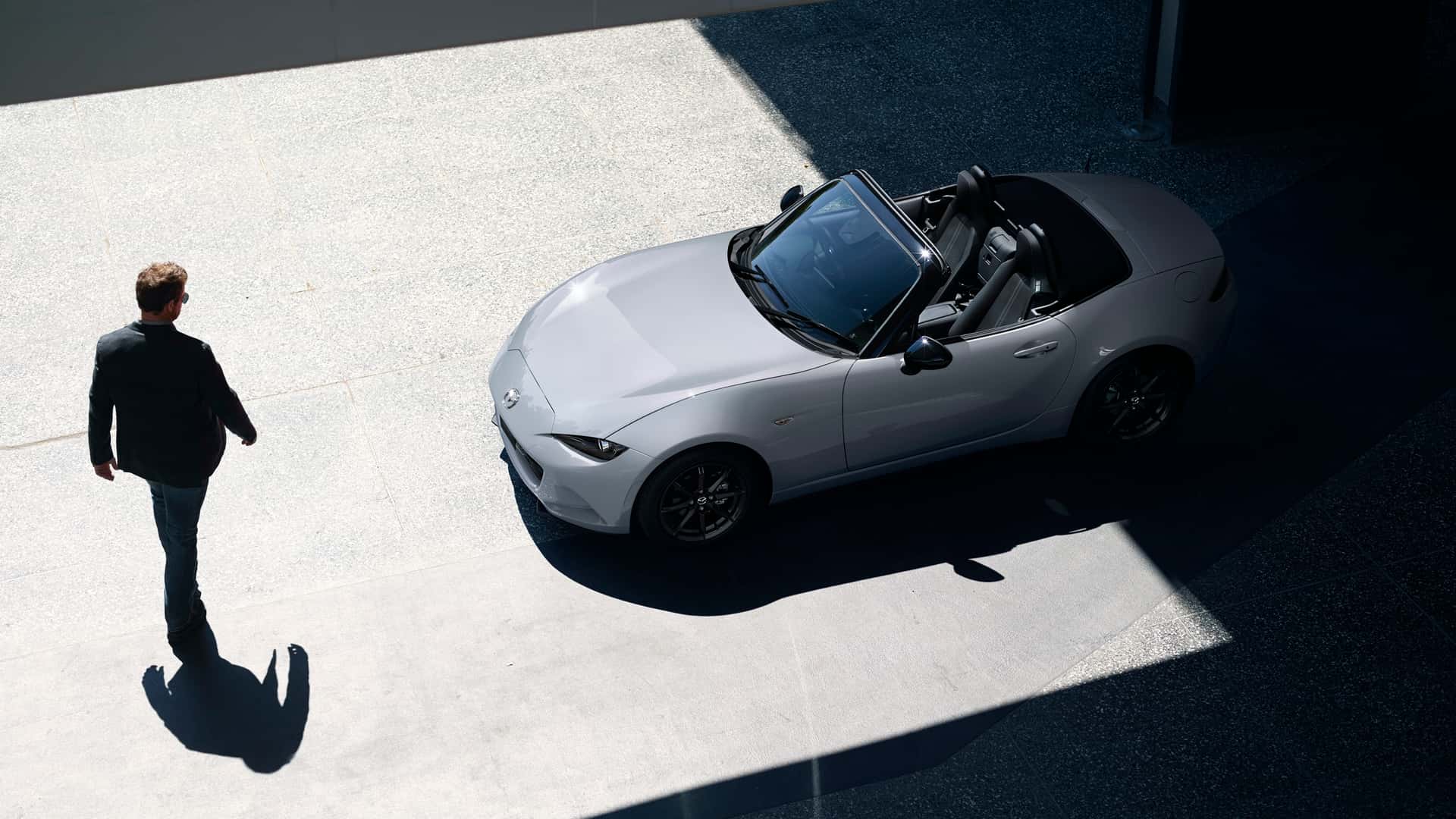 Модель Mazda MX-5 Miata получила обновленный дизайн