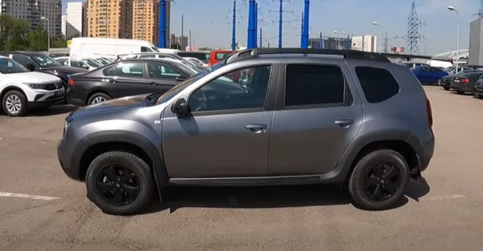 Renault Duster: обзор и история популярного кроссовера