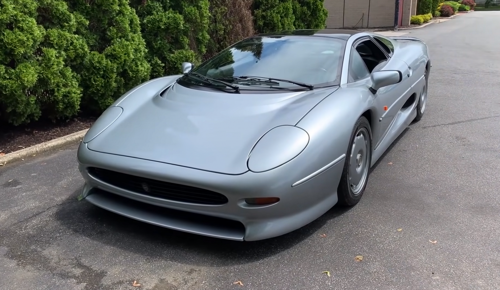 Характеристики и особенности Jaguar XJ220