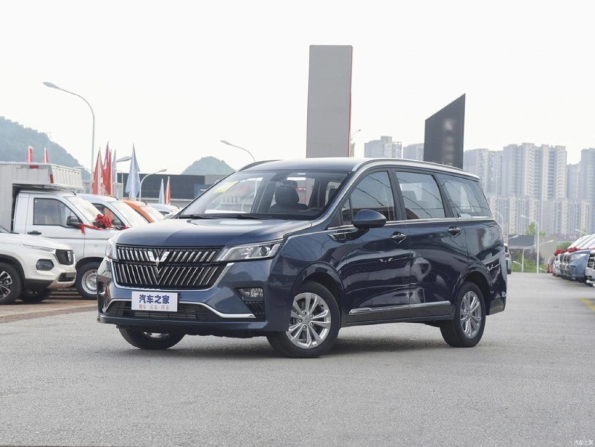 Китай успешно начал производство минивэна Wuling Jiachen