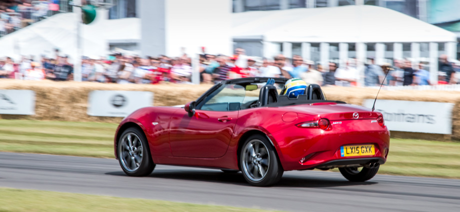 Новые функции овладели родстером Mazda MX-5 после рестайлинга