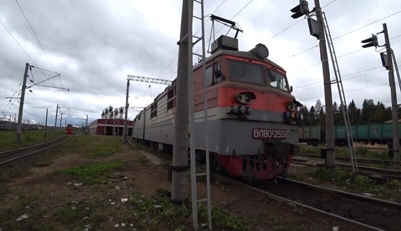 Основной грузовой электровоз ВЛ80