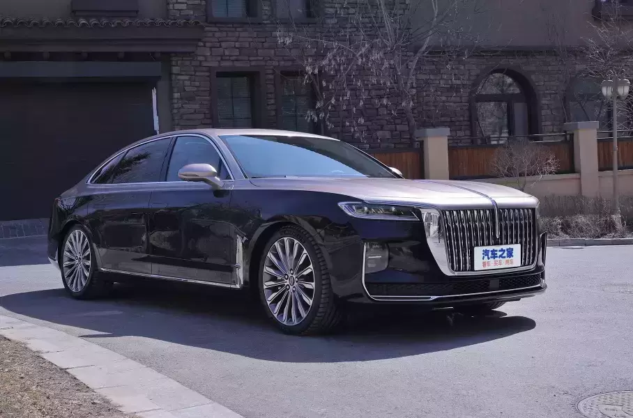 Hongqi представит две новые машины