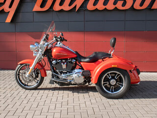 Зачем нужен трехколесный мотоцикл Harley-Davidson Freewheeler?