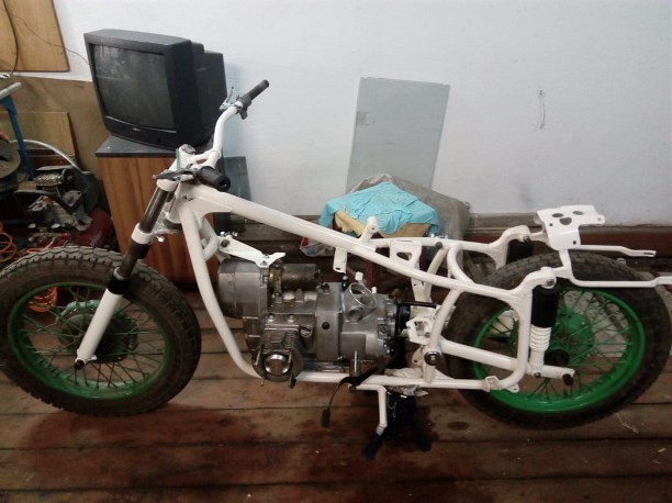 Сравнение Yamaha MT и спортбайка