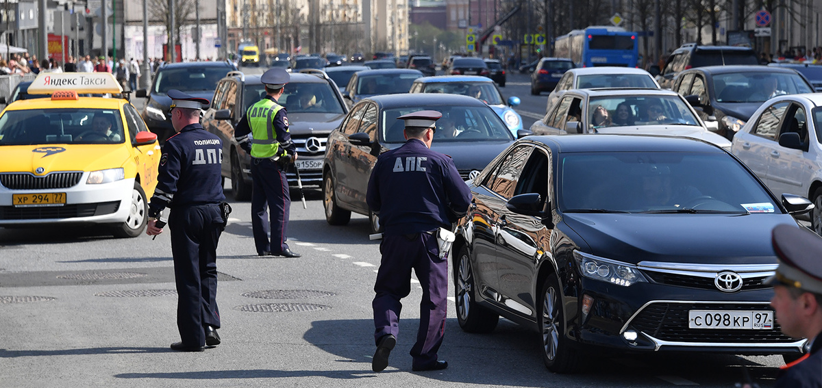 Новый закон позволяет сотрудникам ДПС останавливать автомобили без причины