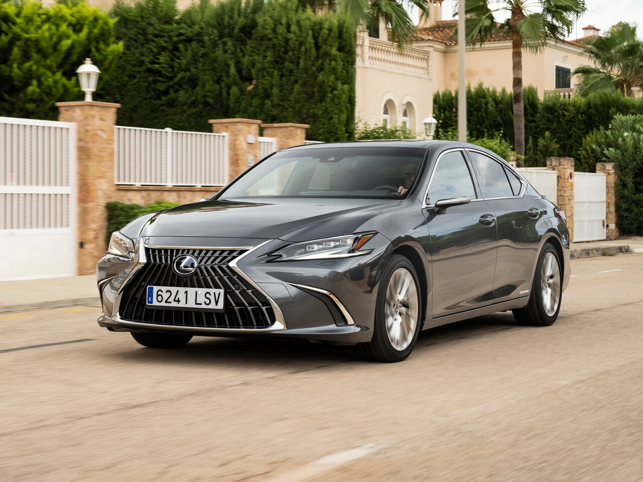 Преимущества Lexus ES 2022: