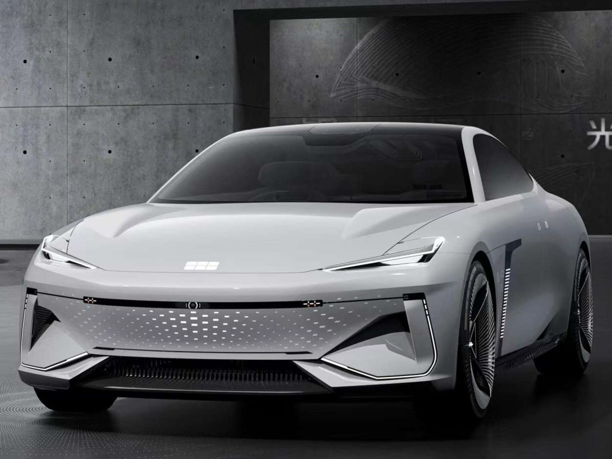 В Китае представили новейший электромобиль Geely Galaxy E8