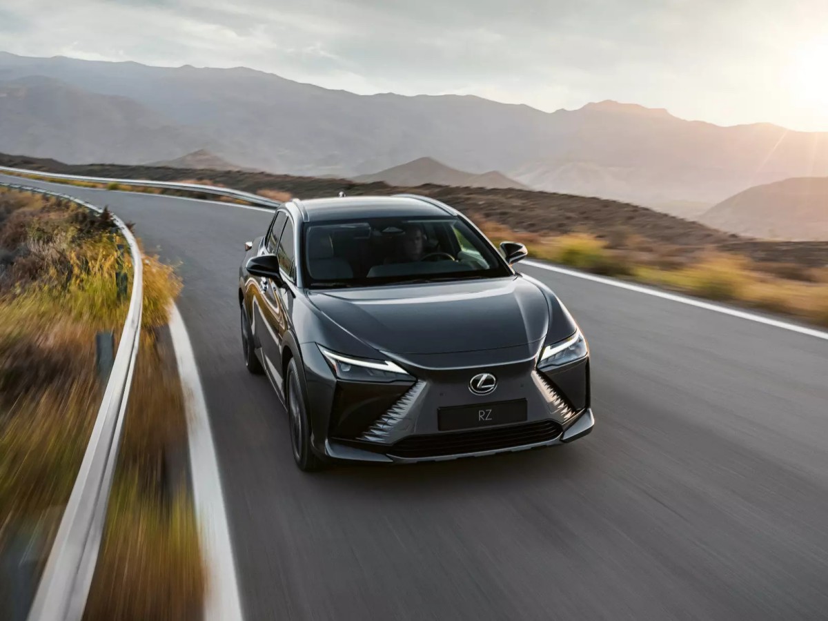 Преимущества электрокаров от Lexus