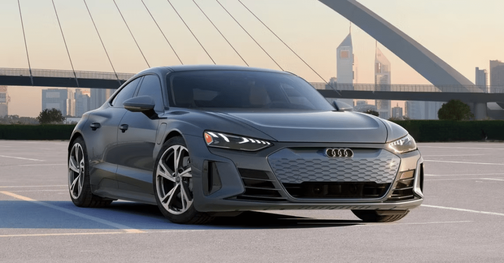 Почему Audi e-tron GT 2023 могут назвать достойным конкурентом Porsche Taycan?