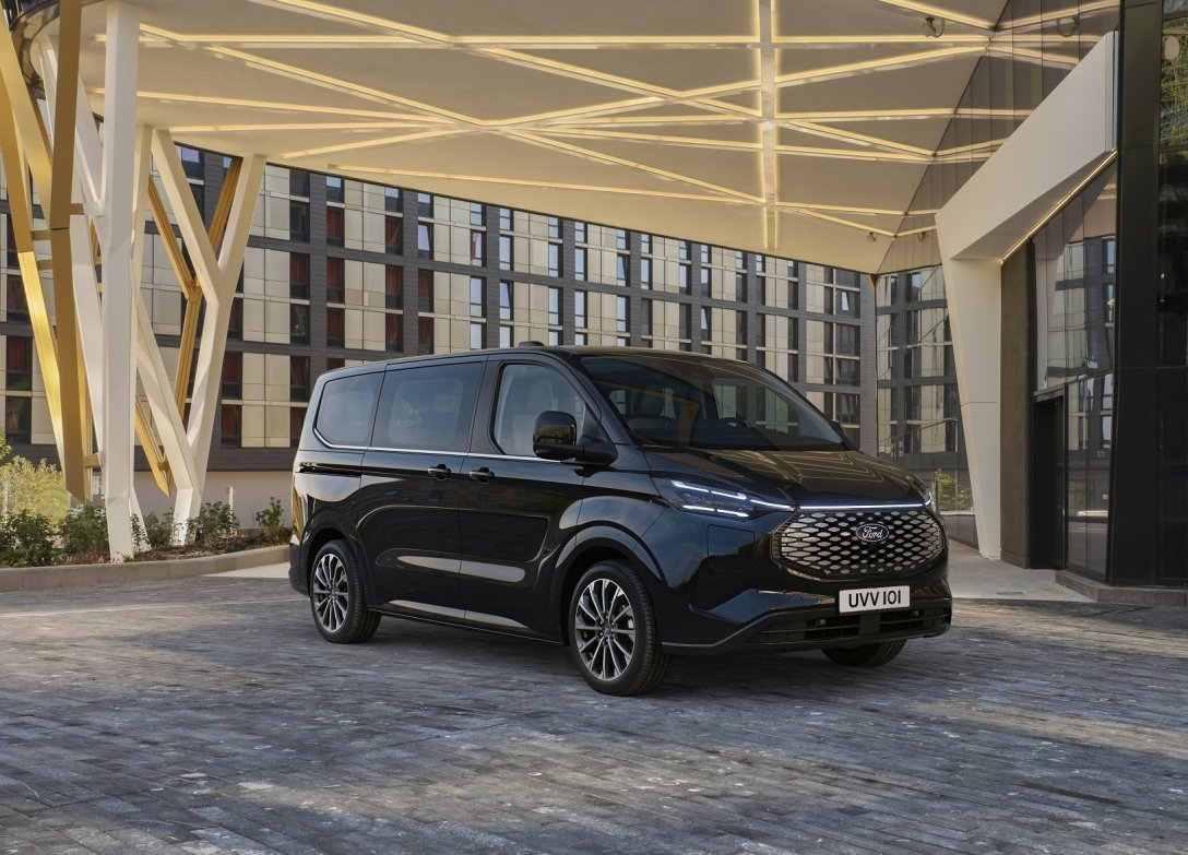 Преимущества электрофургона Ford Tourneo Custom 2023