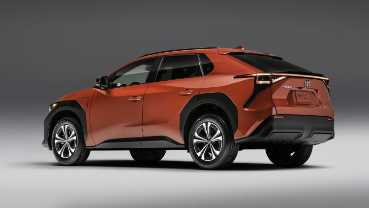 Toyota BZ Small Crossover: новый электромобиль в линейке