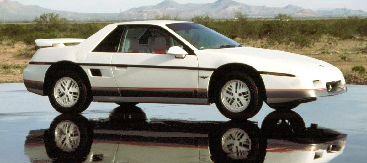 Почему Pontiac Fiero стал конкурентом Toyota MR2?