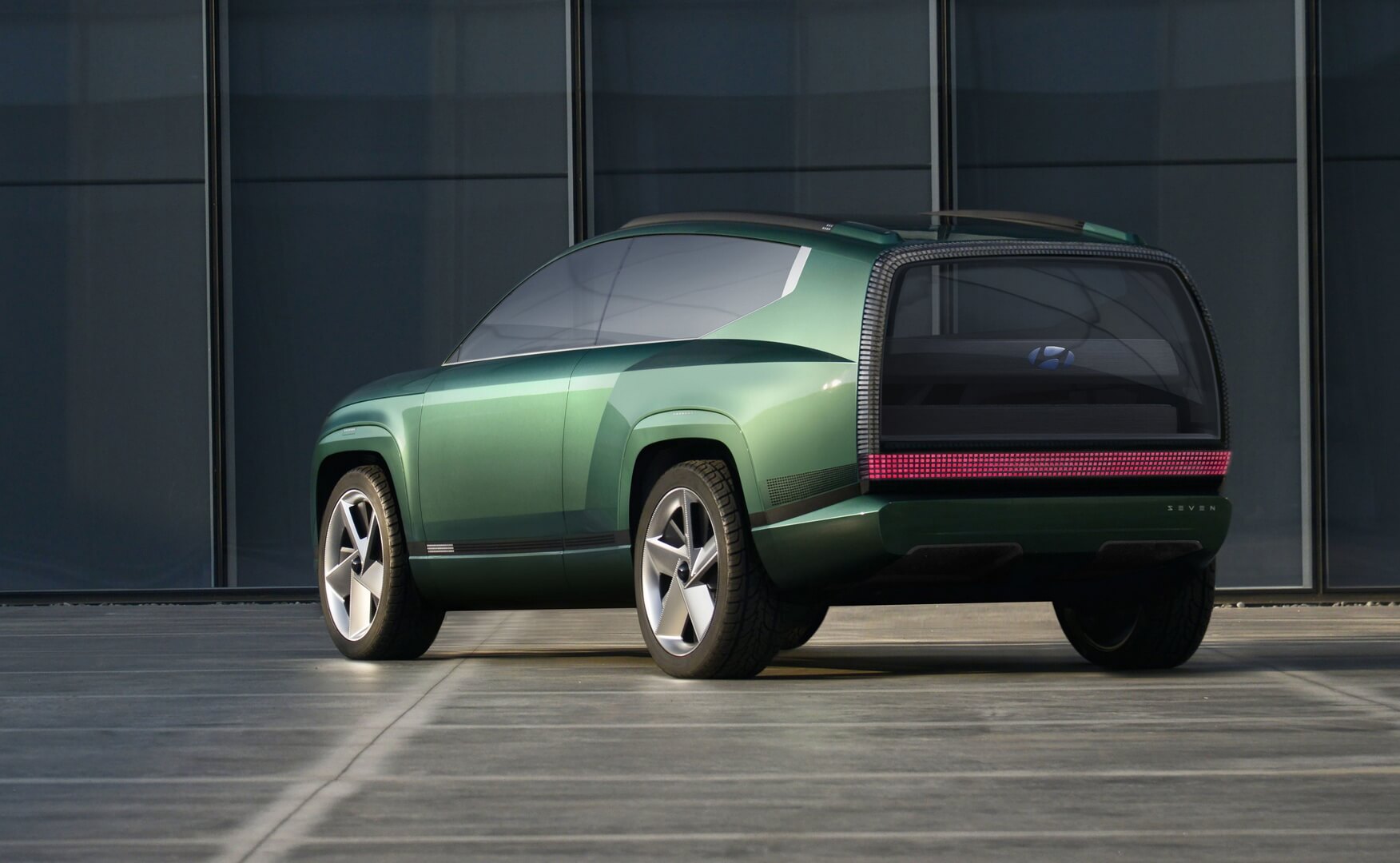 Hyundai представила электрический внедорожник Ioniq SEVEN