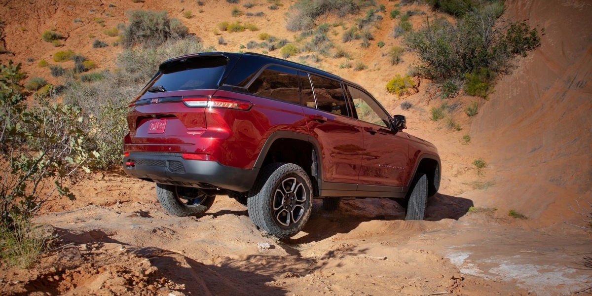 Изменения во внешности новой модели Jeep Grand Cherokee 2022