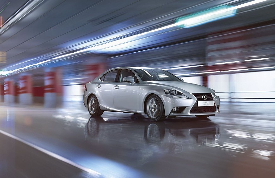 Преимущества при покупке Lexus IS III с пробегом