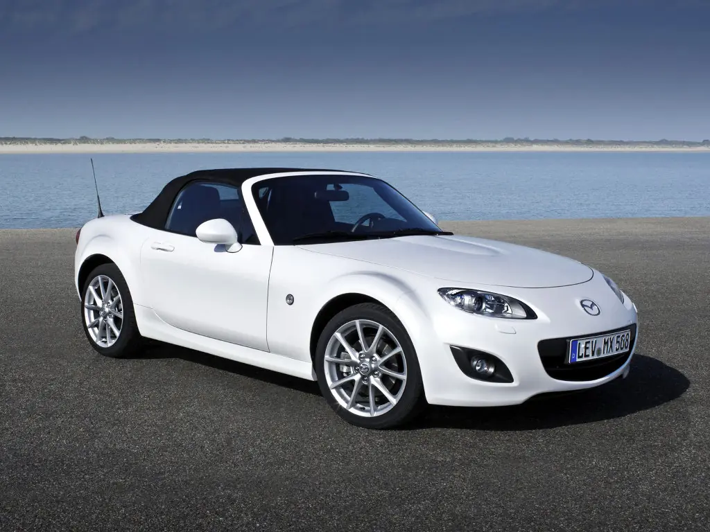 Экстерьер родстера Mazda MX-5 претерпел кардинальные изменения