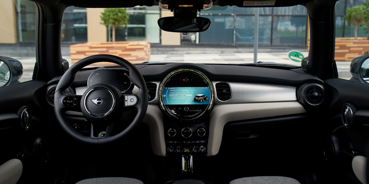 Особенности дизайна и комфортности MINI Cooper SE
