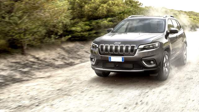 Модификации и широкие возможности: образ Jeep Cherokee меняется