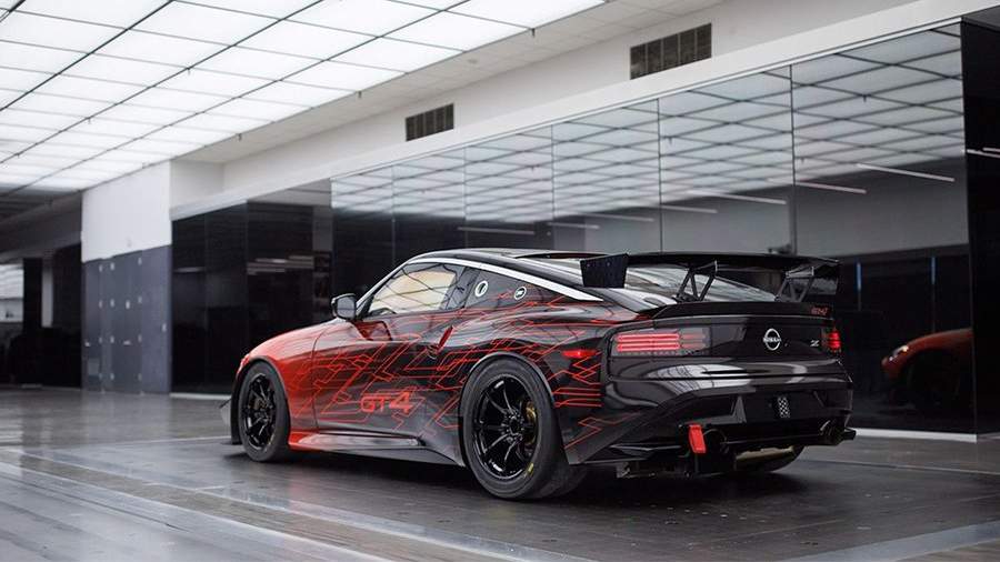 Сравнение с Supra GR и Mustang