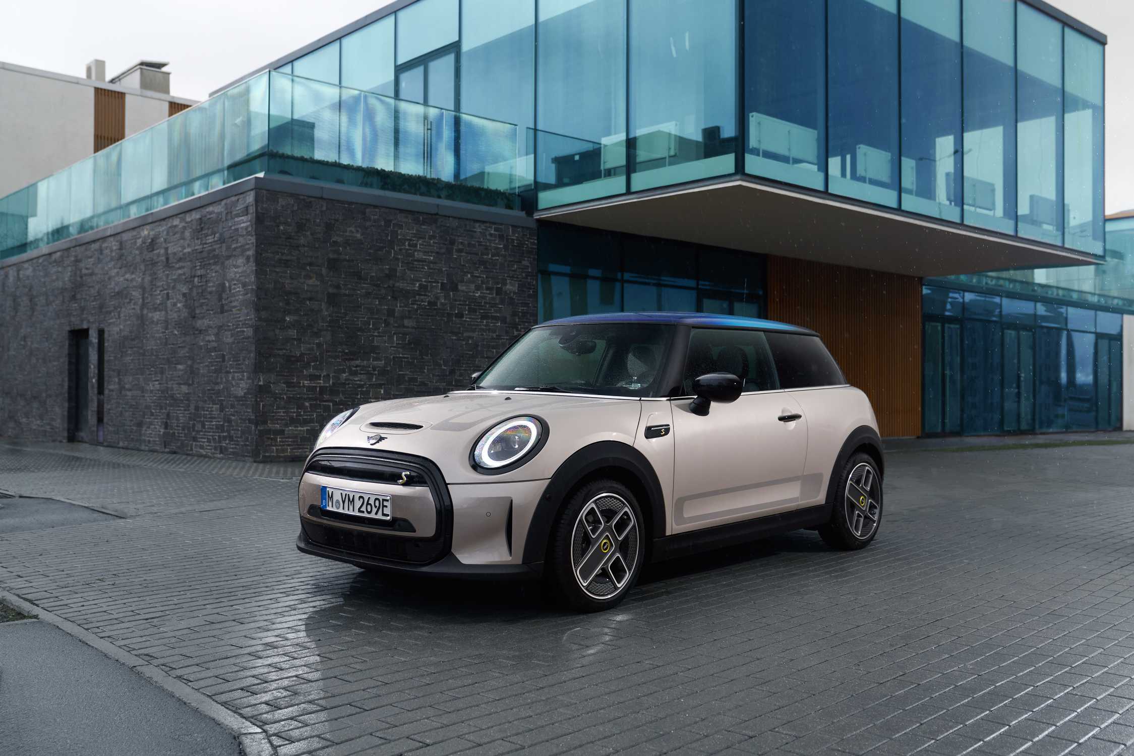 Заряжаемость и автономность электрического MINI Cooper SE
