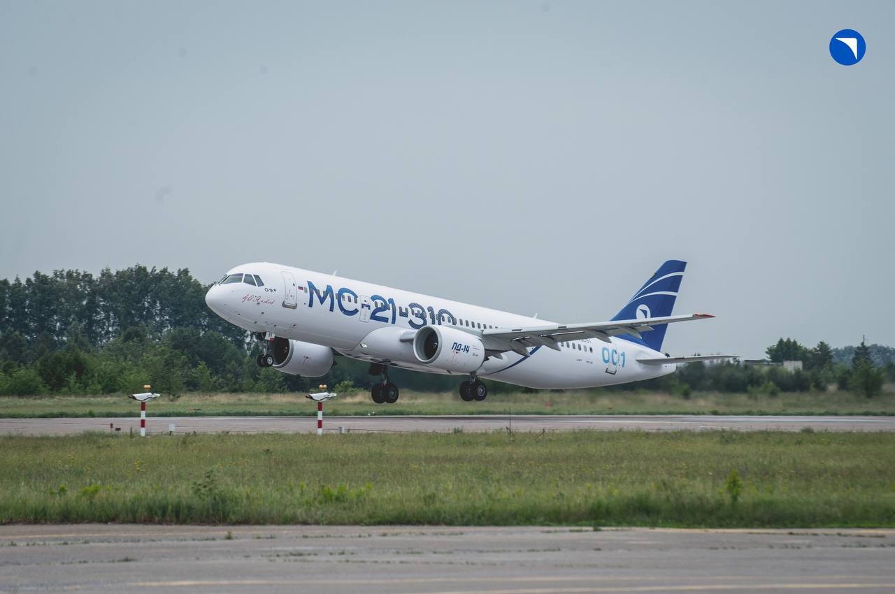 Перспективный российский самолет МС-21 преобразуется