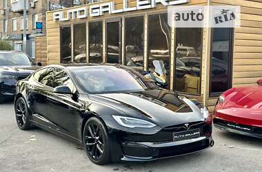 Преимущества Tesla Model S Long Range по сравнению с Plaid