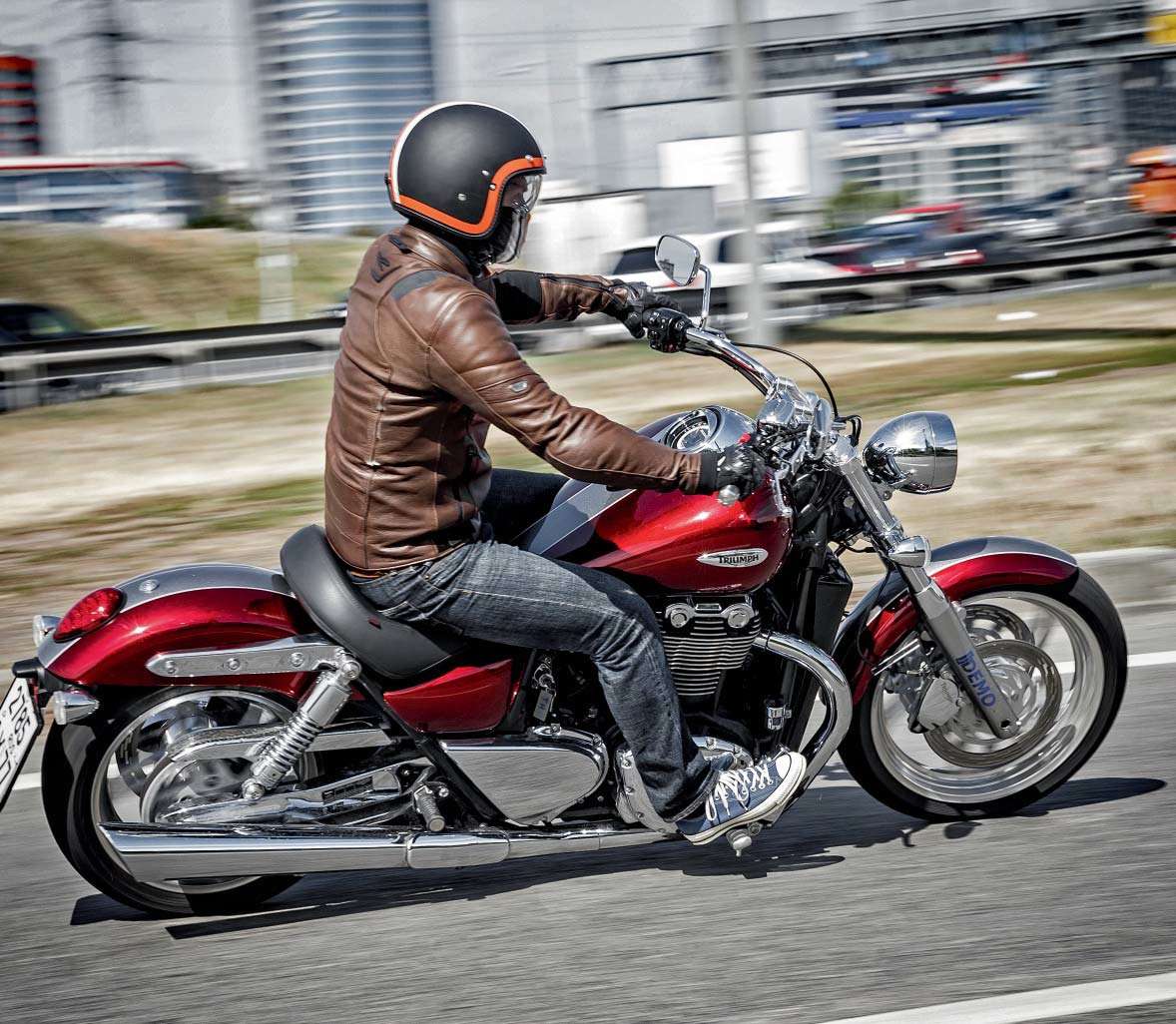 Уникальный дизайн Triumph Thunderbird 900