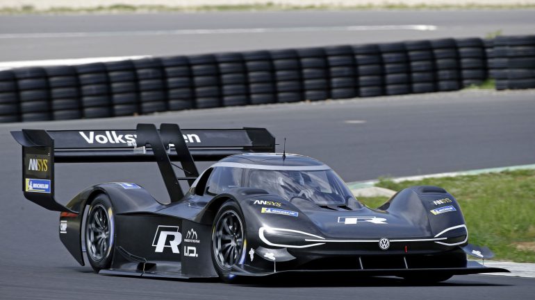 Экспериментальный электромобиль Volkswagen ID.R