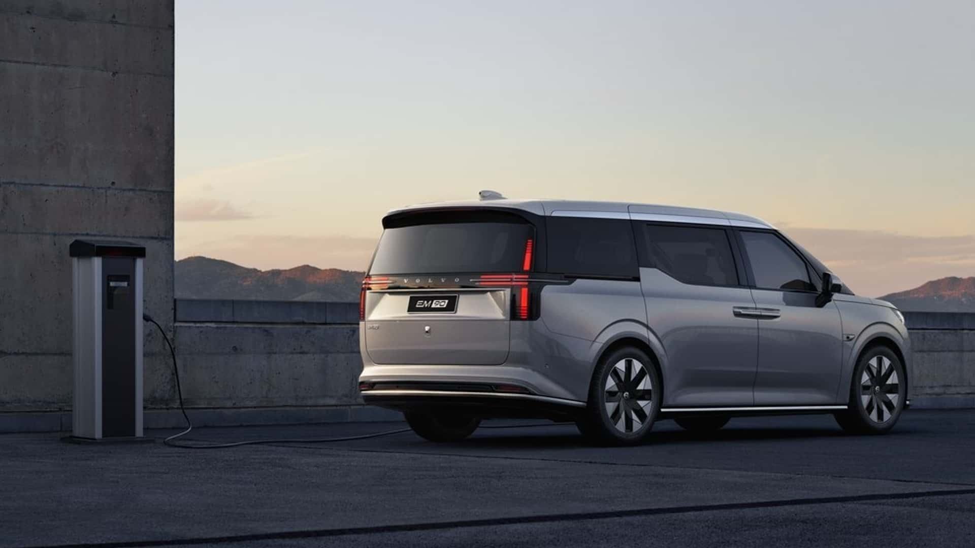 Дизайн и функциональность нового автомобиля Volvo