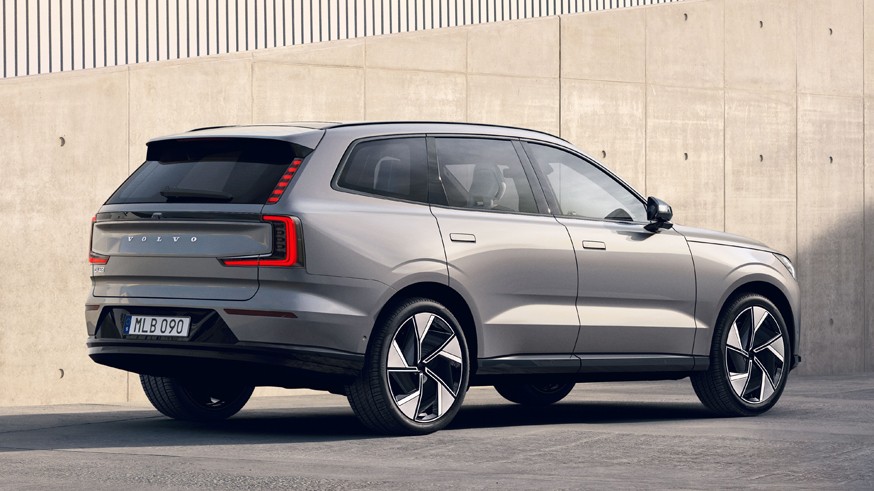 Инновационные технологии в минивэне Volvo 2023 года